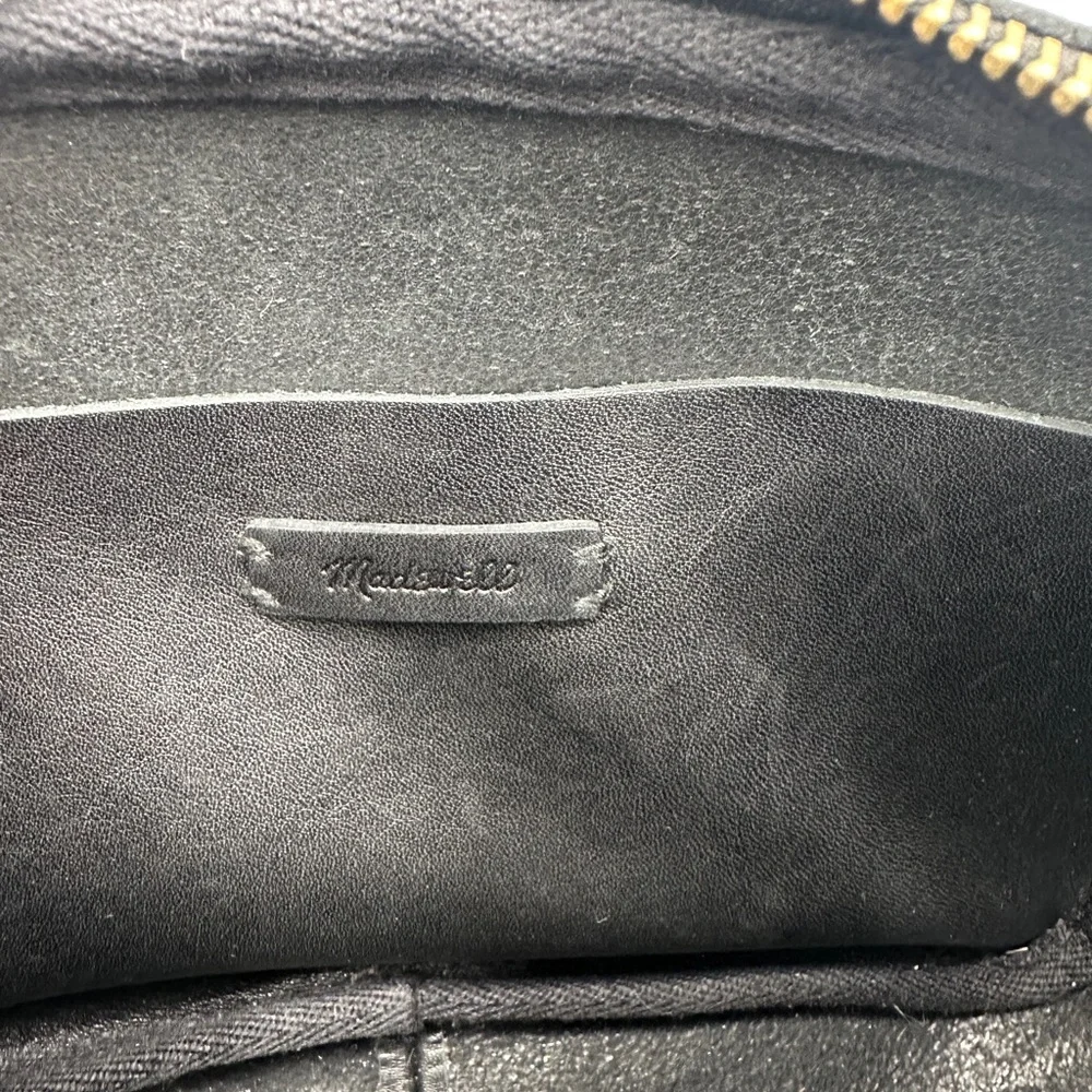 Madewell Leather Carabiner Medium Crossbody Bag in Black - Picture 7 of 8